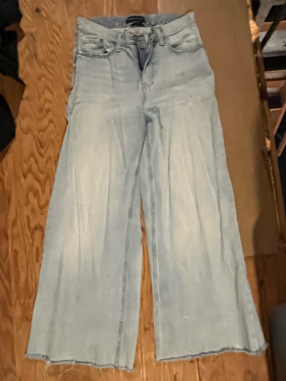 Light Wash Wide Leg Women’s Jeans distressed